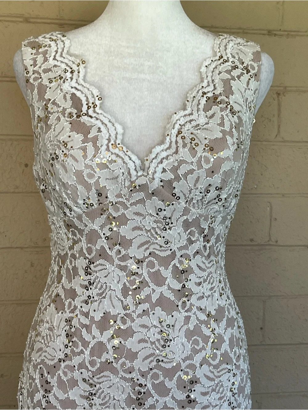 Ivory Lace Open-Back Dress, sequins. Morgan & Co. Stretchy. Bridal shower. S-M - Picture 5 of 12